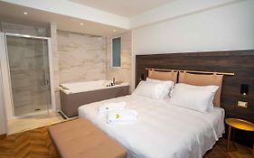 Jacuzzi Suite Home By Enjoy Garda Hotel